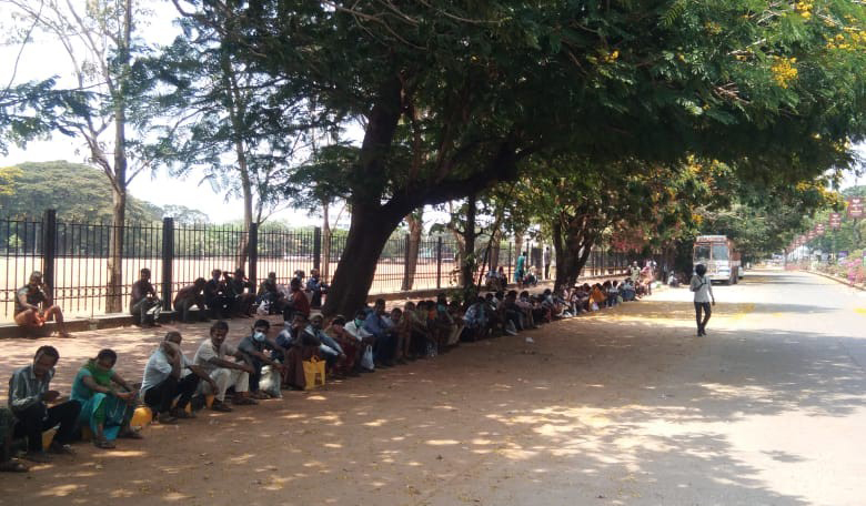 ಹಸಿವಿನಿಂದ ಕಂಗೆಟ್ಟವರಿಗೆ ಅನ್ನ ನೀಡುವಲ್ಲಿ ಒಂದಾದ ಮಂಗಳೂರು ಜನತೆ