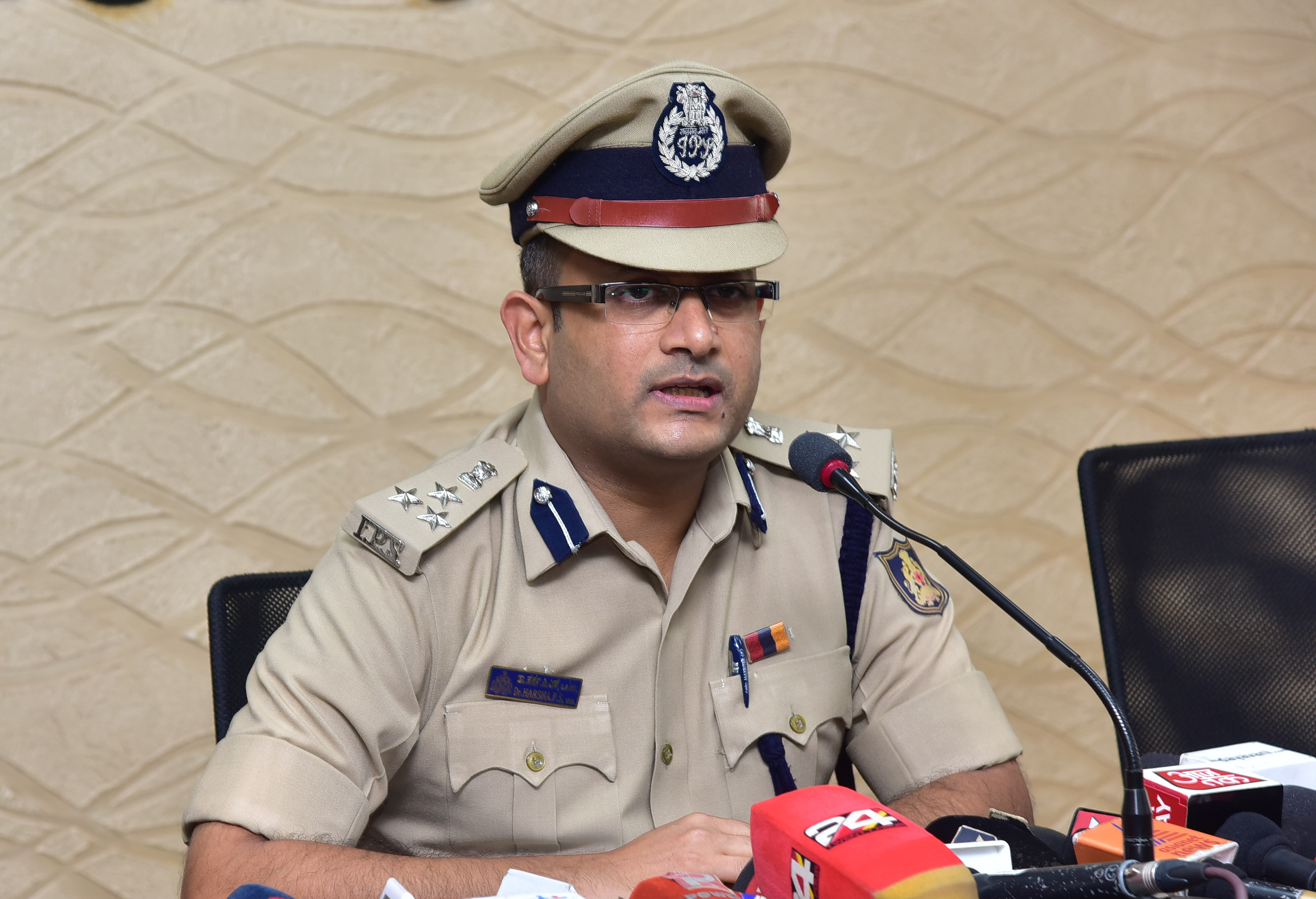 ಲಾಕ್ ಡೌನ್ ವೇಳೆ ಜನರೊಂದಿಗೆ ತಾಳ್ಮೆಯಿಂದ ವರ್ತಿಸಿ: ಪೊಲೀಸರಿಗೆ ಮಂಗಳೂರು ಕಮಿಷನರ್ ಡಾ.ಹರ್ಷ ಸೂಚನೆ