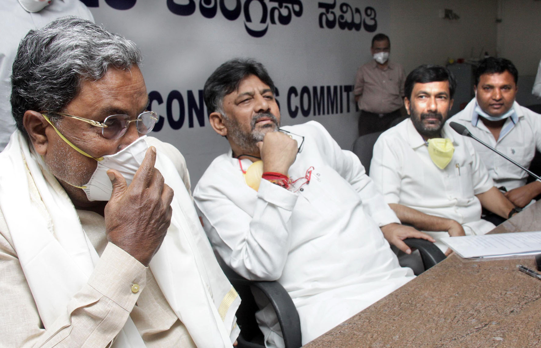 ವೈದ್ಯಕೀಯ ಸಿಬ್ಬಂದಿಗಳಿಗೆ ವೈಯಕ್ತಿಕ ರಕ್ಷಣಾ ಸಾಮಗ್ರಿಗಳ ಕೊರತೆಯಿದೆ: ಸಿದ್ದರಾಮಯ್ಯ