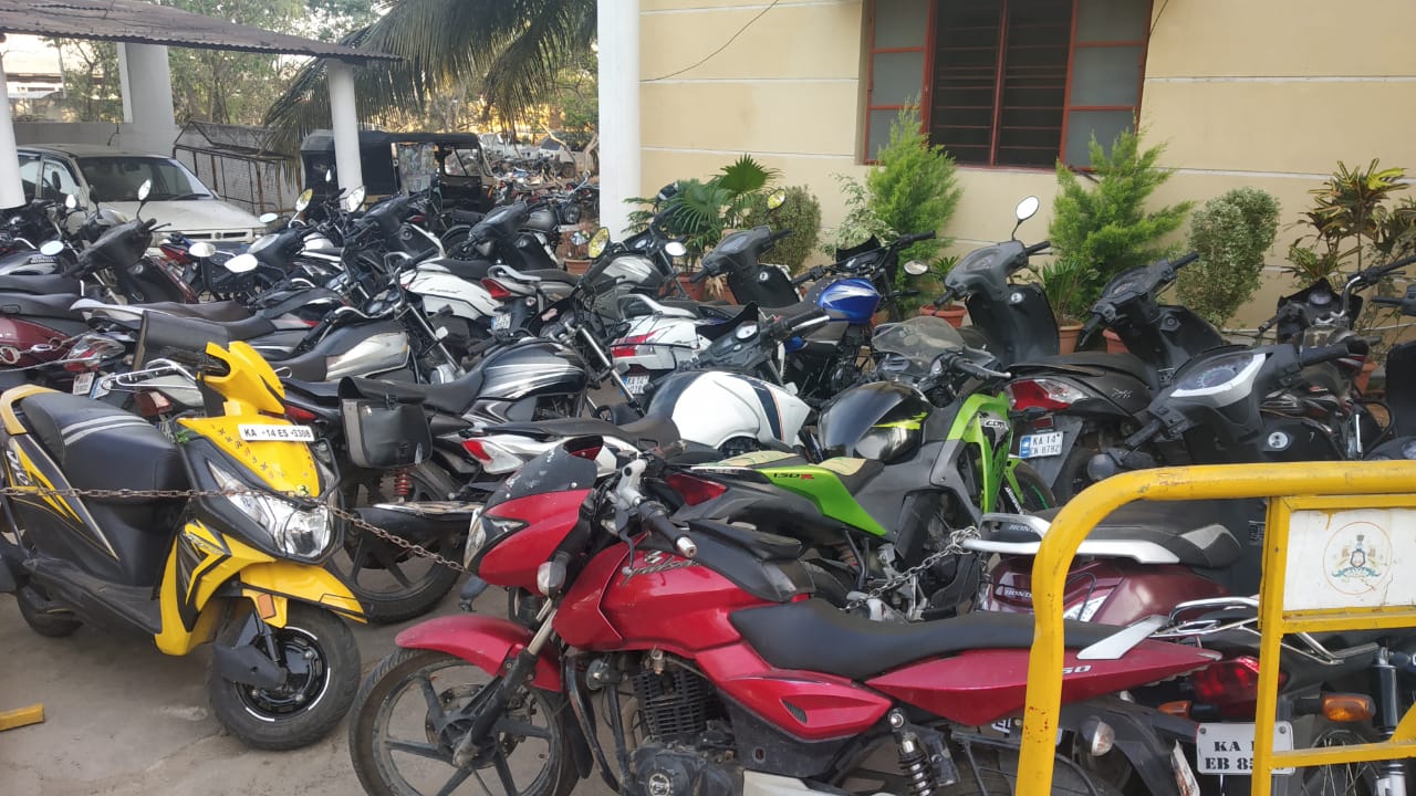 ಲಾಕ್ ಡೌನ್ ಆದೇಶ ಉಲ್ಲಂಘನೆ: ಶಿವಮೊಗ್ಗದಲ್ಲಿ 176 ಬೈಕ್ ಗಳು ವಶಕ್ಕೆ