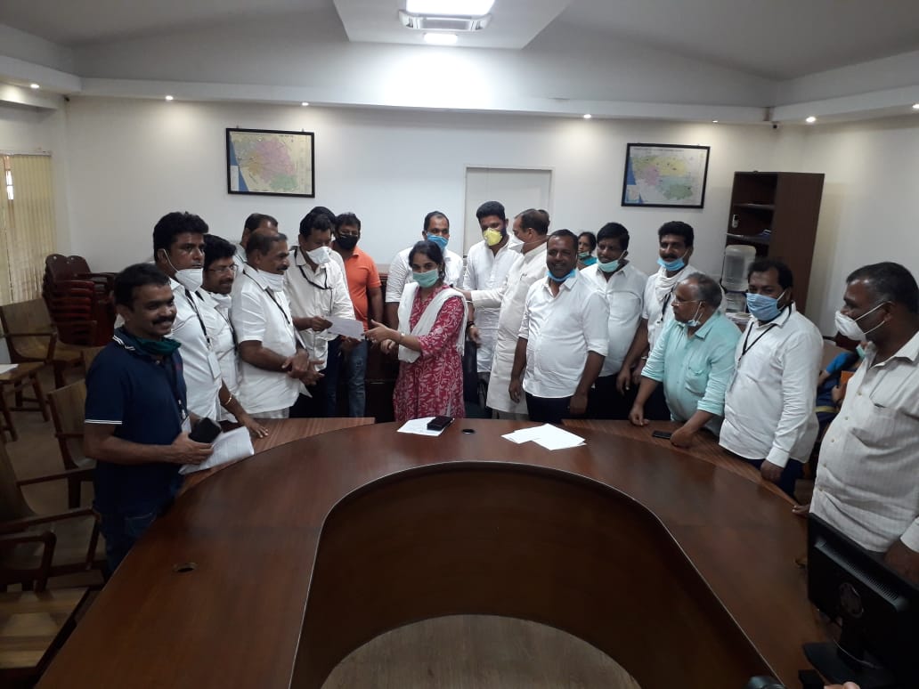 ದ.ಕ.ಜಿಲ್ಲೆ ಸಂಪೂರ್ಣ ಲಾಕ್ ಡೌನ್ ಅವೈಜ್ಞಾನಿಕ, ಮರುಪರಿಶೀಲನೆಗಾಗಿ ಒತ್ತಾಯ