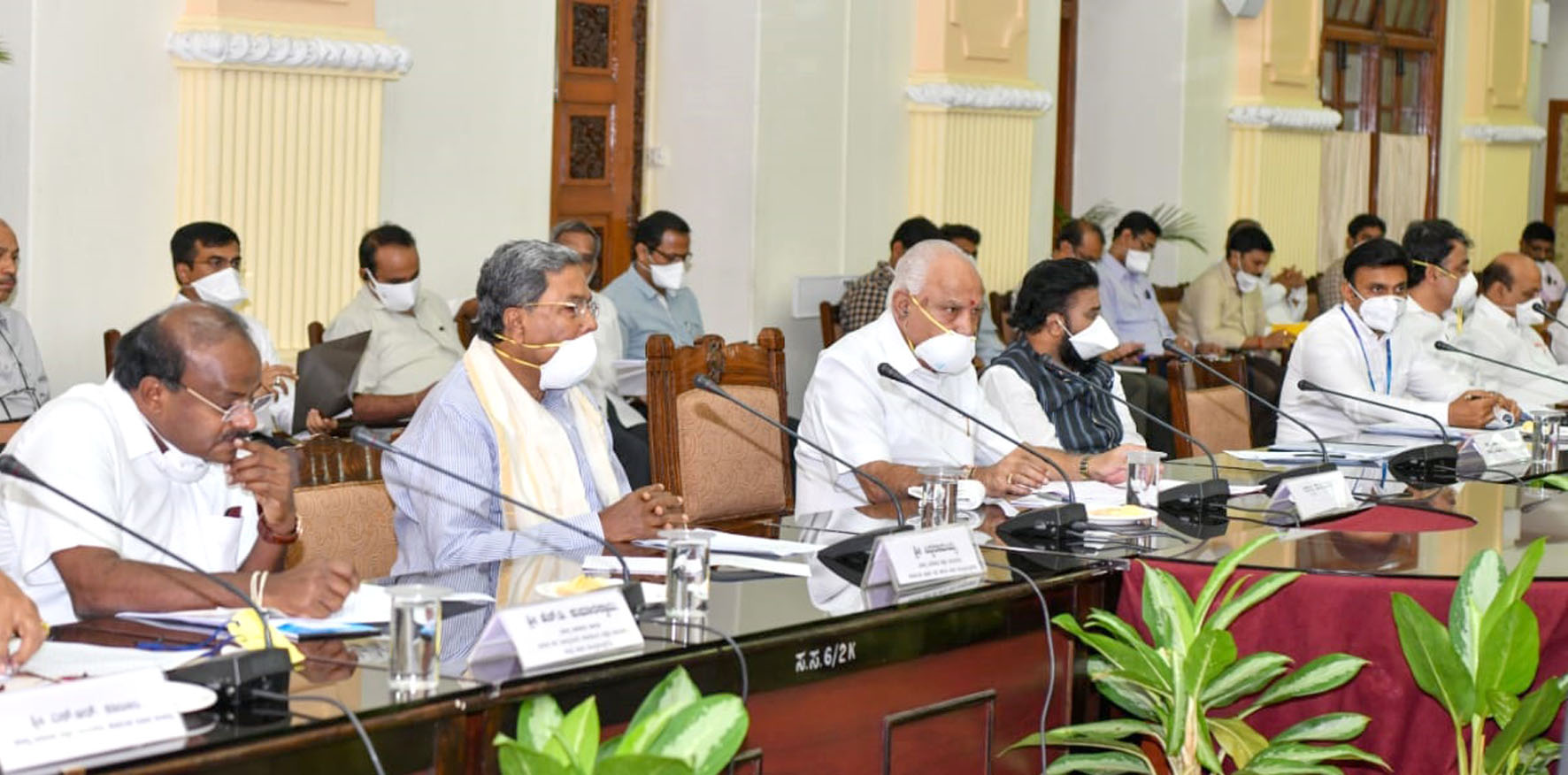 ಕೋವಿಡ್-19 ಮಹಾಮಾರಿಗೆ ಕಡಿವಾಣ ಹಾಕಲು ಸರ್ಕಾರಕ್ಕೆ ಬೆಂಬಲ ಘೋಷಿಸಿದ ಪ್ರತಿಪಕ್ಷಗಳು