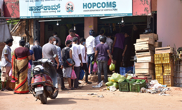 ಬಂದ್ 3ನೇ ದಿನ: ಮಂಗಳೂರಿನಲ್ಲಿ ಬೆಳಗ್ಗೆ ಅಲ್ಲಲ್ಲಿ ತೆರೆದಿದ್ದ ಅಂಗಡಿಗಳು!