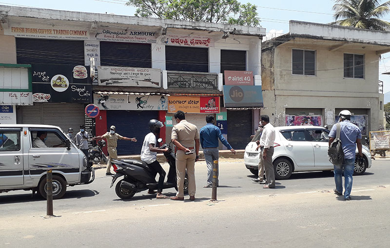 ಚಿಕ್ಕಮಗಳೂರು: ಲಾಕ್‍ಡೌನ್ ಆದೇಶ ಉಲ್ಲಂಘಿಸಿ ವಿನಾಕಾರಣ ತಿರುಗಾಡಿದವರಿಗೆ ದಂಡದ ಬಿಸಿ