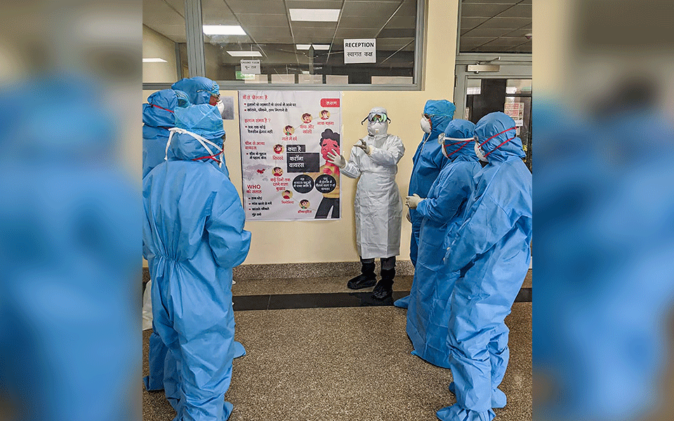 ಕೊರೋನ ಸಾವಿನ ದವಡೆಯಿಂದ ಗುಣಮುಖರಾಗಿ ಹೊರಬಂದ ವೃದ್ಧ ದಂಪತಿ