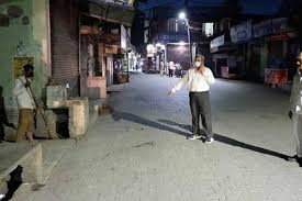 ಕೋವಿಡ್-19 ಸಹಾಯವಾಣಿಯಲ್ಲಿ ಸಮೋಸಕ್ಕಾಗಿ ಬೇಡಿಕೆ ಇಟ್ಟವನಿಗೆ ಚರಂಡಿ ಸ್ವಚ್ಛಗೊಳಿಸುವ ಶಿಕ್ಷೆ !