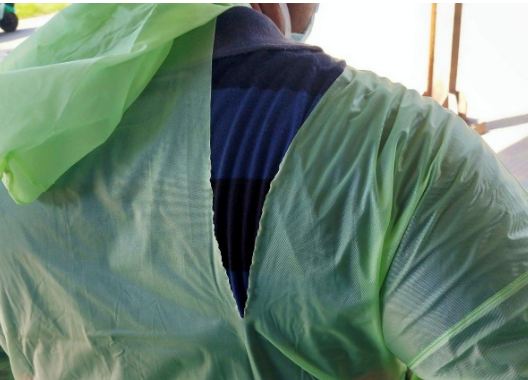 ಕೊರೋನ ರೋಗಿಗಳ ತಪಾಸಣೆ ವೇಳೆ ರೈನ್ ಕೋಟ್, ಹೆಲ್ಮೆಟ್ ಧರಿಸುತ್ತಿರುವ ವೈದ್ಯರು: ವರದಿ