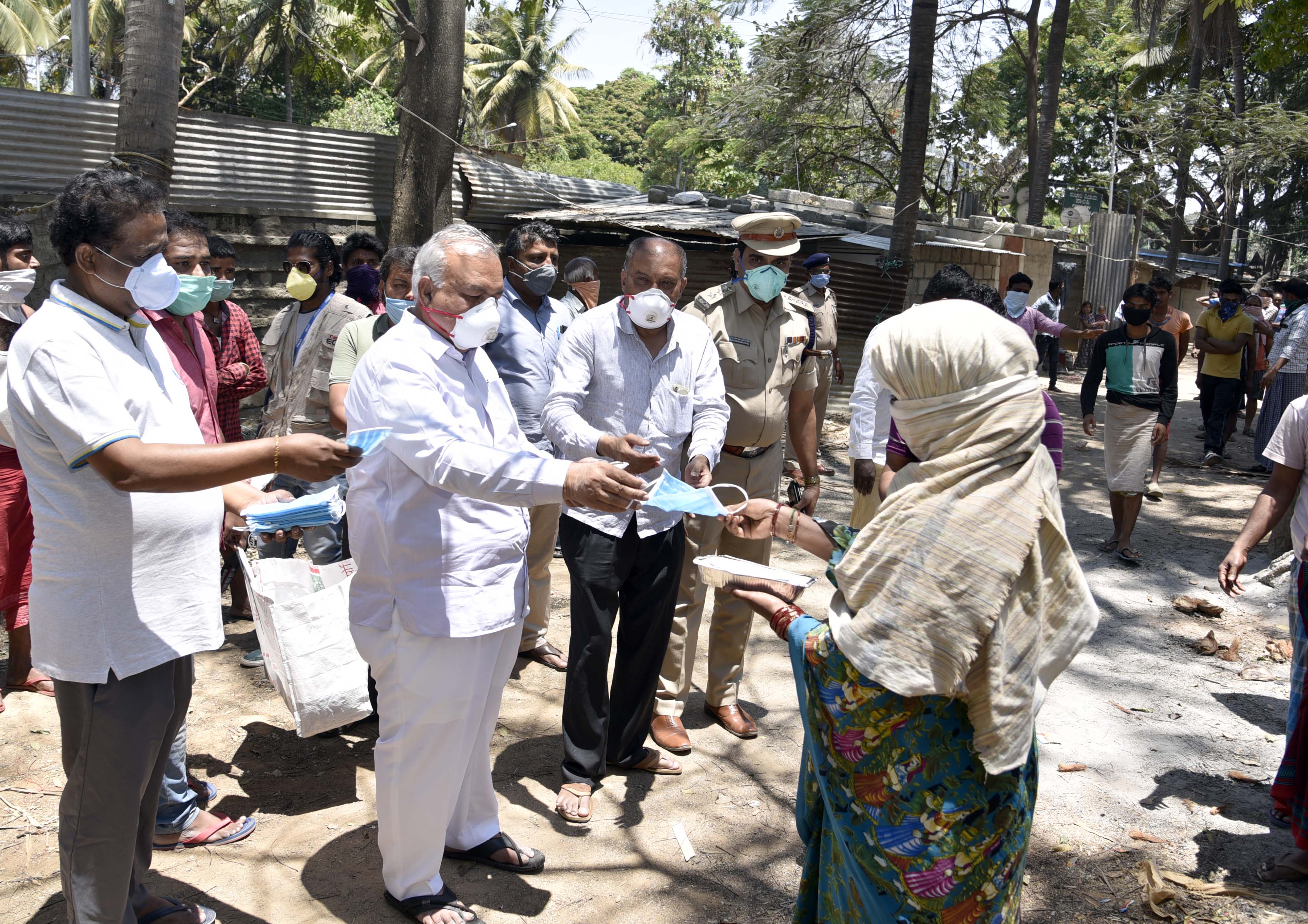 ಕೂಲಿ ಕಾರ್ಮಿಕರು ಹಾಗೂ ನಿರಾಶ್ರಿತರಿಗೆ ಮೂರು ಹೊತ್ತು ಉಚಿತ ಊಟ ವಿತರಣೆ: ರಾಮಲಿಂಗಾ ರೆಡ್ಡಿ
