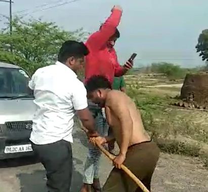 ದಿಲ್ಲಿ ಹಿಂಸಾಚಾರದ ಹೆಸರಿನಲ್ಲಿ ಉತ್ತರ ಪ್ರದೇಶದಲ್ಲಿ ಯುವಕರಿಗೆ ಥಳಿಸಿದ ಗುಂಪು