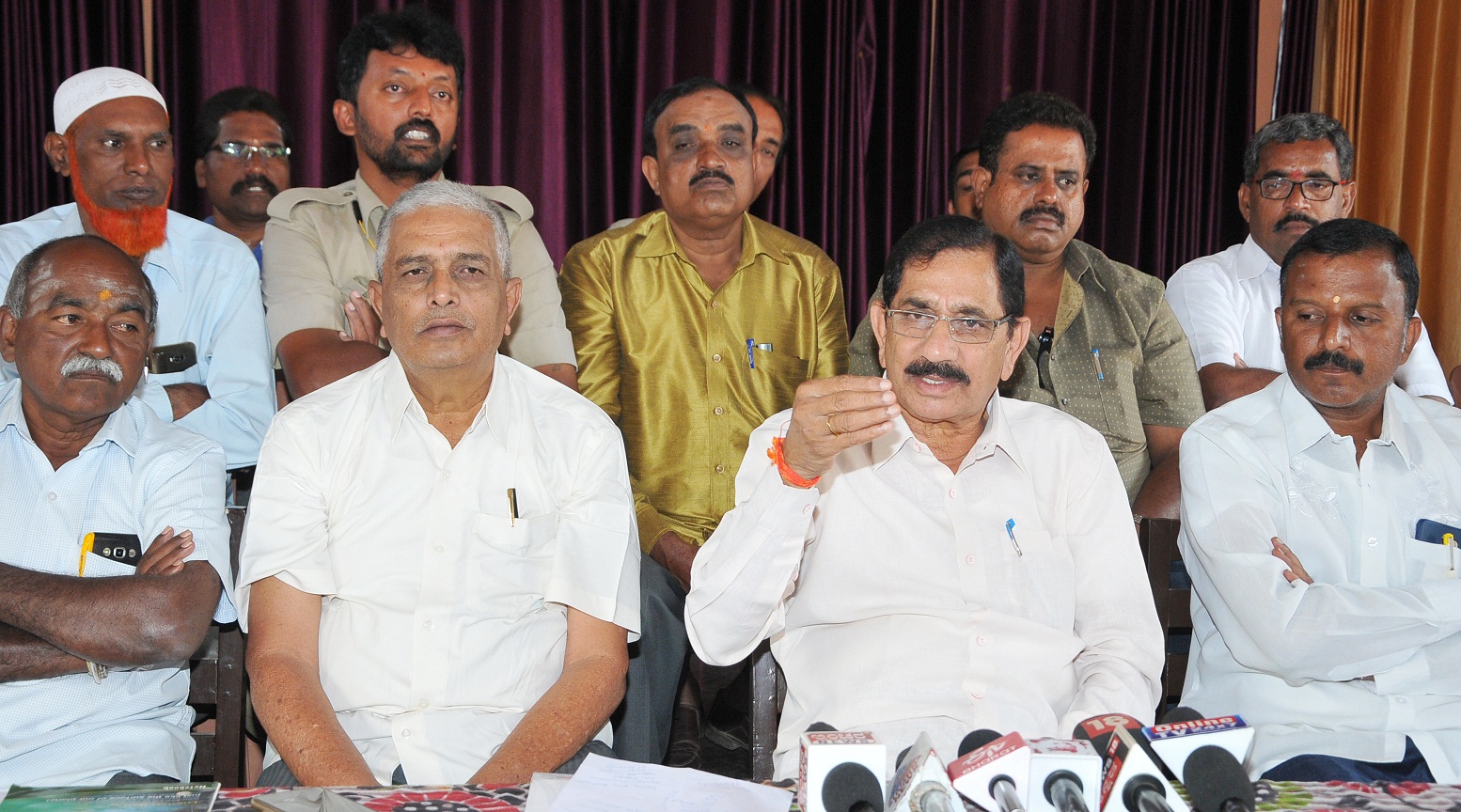 ಭ್ರಷ್ಟ ಅಧಿಕಾರಿಗಳಿಗೆ ಸ್ಮಾರ್ಟ್‍ಸಿಟಿ ಕೆಲಸ: ಸೊಗಡು ಶಿವಣ್ಣ ಆರೋಪ