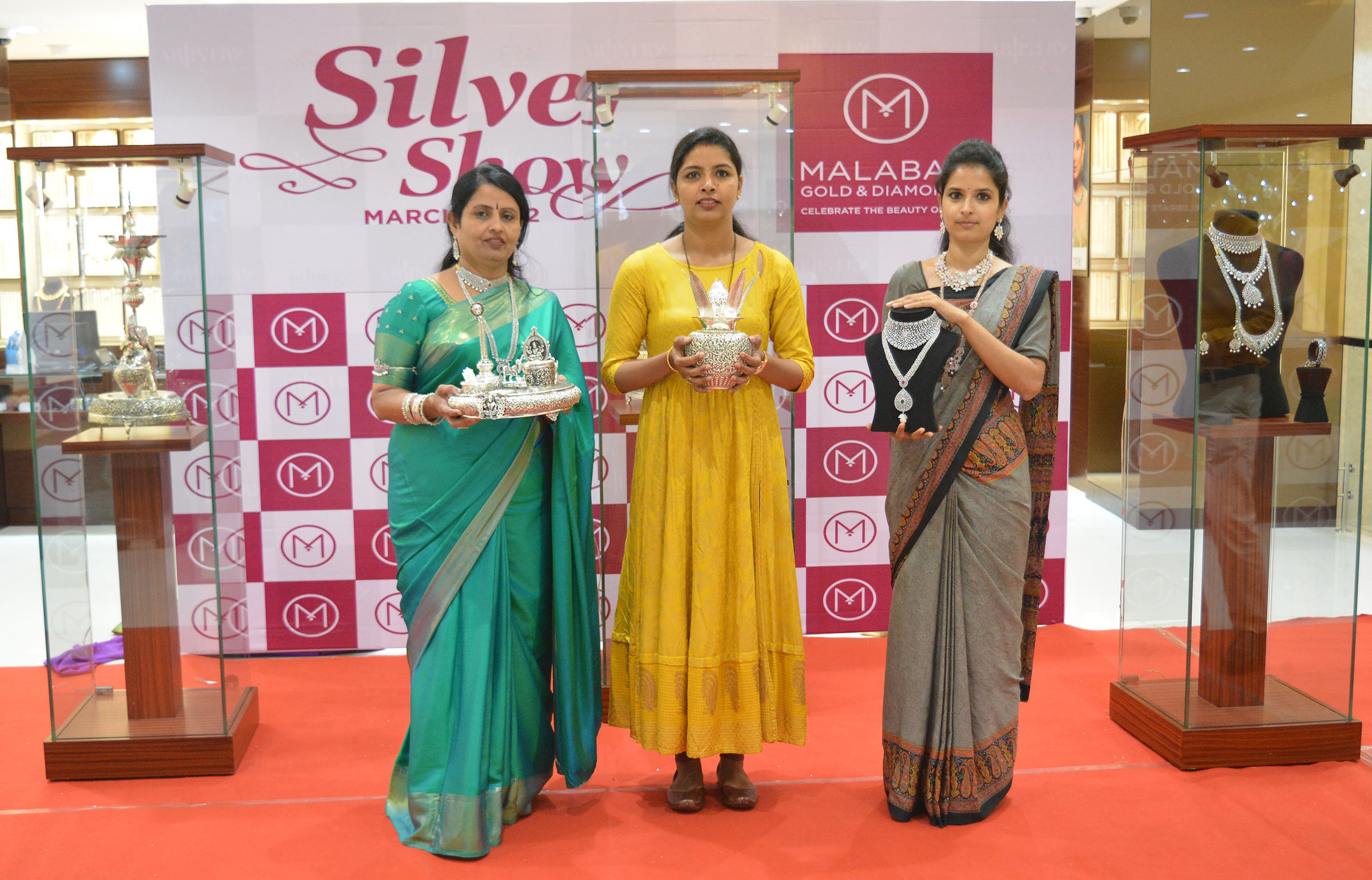 ಉಡುಪಿ ಮಲಬಾರ್ ಗೋಲ್ಡ್‌ನಲ್ಲಿ ಬೆಳ್ಳಿಯ ಆಭರಣಗಳ ಪ್ರದರ್ಶನಕ್ಕೆ ಚಾಲನೆ