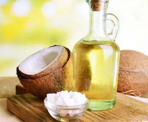 ಶರೀರಕ್ಕೆ ತೆಂಗಿನಣ್ಣೆಯ ಅಭ್ಯಂಜನದ ಅದ್ಭುತ ಲಾಭಗಳು ನಿಮಗೆ ಗೊತ್ತೇ?