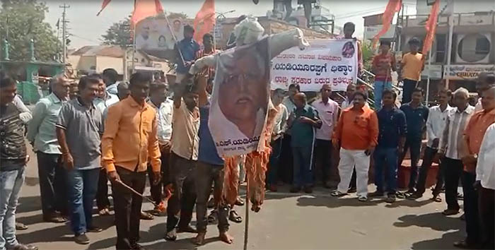 ಮರಾಠ ಸಮಾಜದಿಂದ ಯಡಿಯೂರಪ್ಪ ಪ್ರತಿಕೃತಿ ದಹಿಸಿ ಧರಣಿ