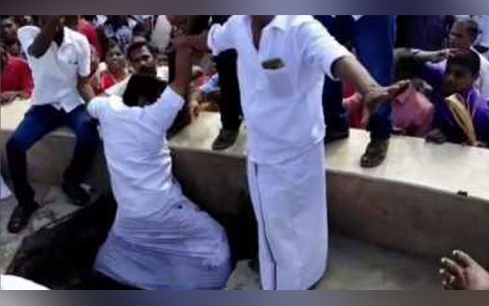 ಸ್ಮಾರ್ಟ್ ಸಿಟಿ ಯೋಜನೆ ಉದ್ಘಾಟಿಸಿ ಮೋರಿಗೆ ಬಿದ್ದ ಸಚಿವ!