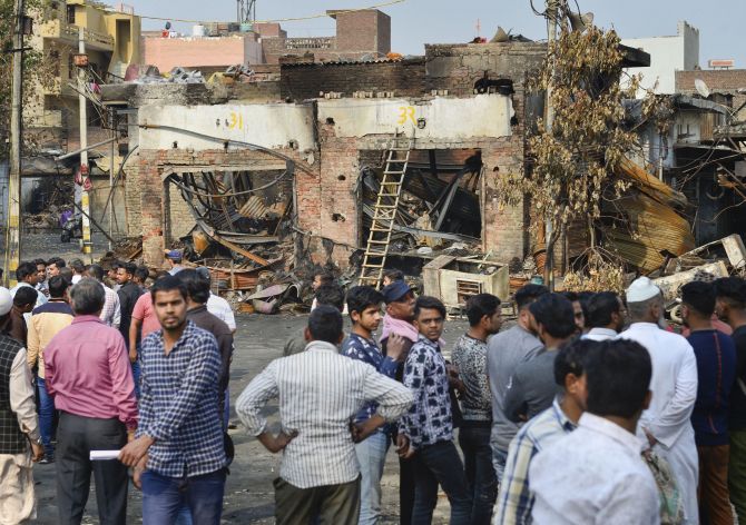 ದಿಲ್ಲಿ: ಹಿಂಸಾಚಾರ ಮರುಕಳಿಸುವ ಭೀತಿಯಲ್ಲಿ ಸ್ಥಳೀಯರು