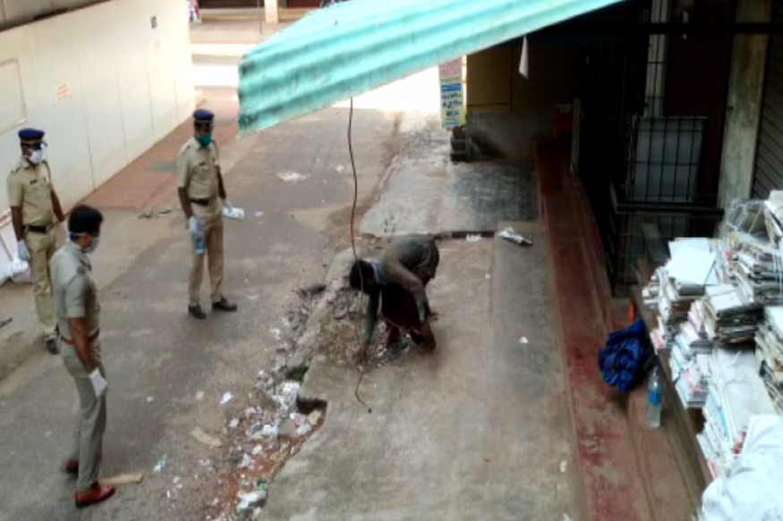 ಆಹಾರದ ಪೊಟ್ಟಣ ನೀಡಿದ ಪೊಲೀಸರಿಗೆ  ಅಪರಿಚಿತನಿಂದ  ಸಾಮಾಜಿಕ  ಅಂತರದ ಪಾಠ