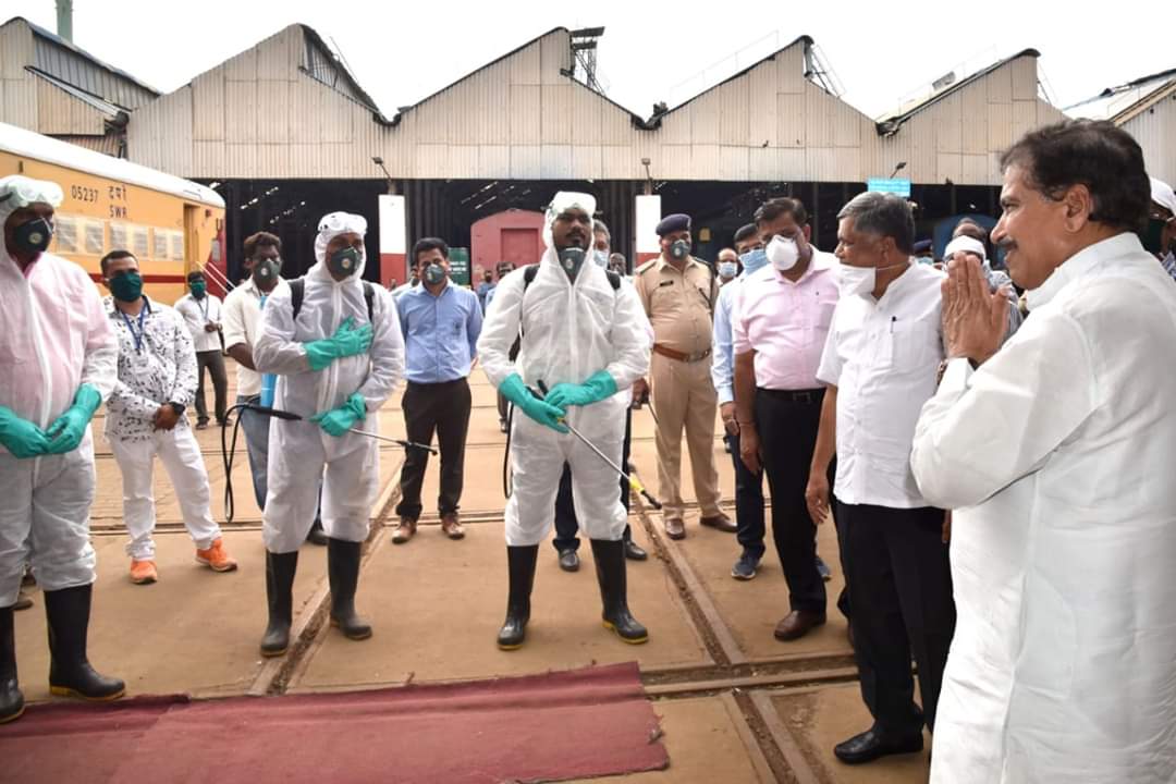 ನೈರುತ್ಯ ರೈಲ್ವೆಯಿಂದ 312 ಐಸೋಲೇಷನ್ ಬೋಗಿಗಳ ನಿರ್ಮಾಣ: ಕೇಂದ್ರ ಸಚಿವ ಸುರೇಶ್ ಅಂಗಡಿ
