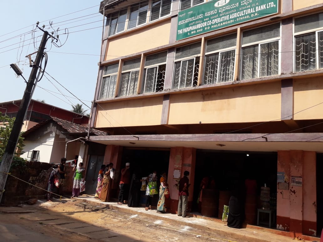 ಹಳೆಯಂಗಡಿ : ಅಗತ್ಯ ಸಾಮಗ್ರಿ ಖರೀದಿಗೂ ಪೊಲೀಸರಿಂದ ತಡೆ; ಆರೋಪ