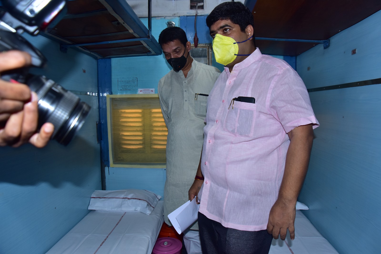 ಮಂಗಳೂರಿನ ‘ಐಸೋಲೇಶನ್ ಕೋವಿಡ್ -19 ರೈಲ್ವೆ ಕೋಚ್’ ಸಂಸದರಿಂದ ವೀಕ್ಷಣೆ