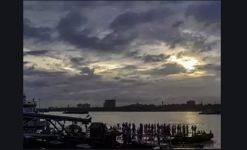 ಪತಿಯೊಂದಿಗೆ ಜಗಳವಾಡಿ 5 ಮಕ್ಕಳನ್ನು ನದಿಗೆ ಎಸೆದ ಮಹಿಳೆ