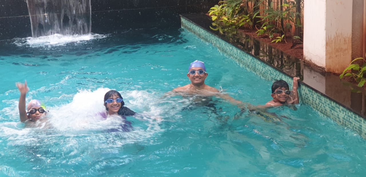 ಕೊರೋನ ಆತಂಕದ ನಡುವೆಯೇ ಈಜುಕೊಳದಲ್ಲಿ ಸಚಿವ ಡಾ.ಸುಧಾಕರ್: ವ್ಯಾಪಕ ಟೀಕೆ