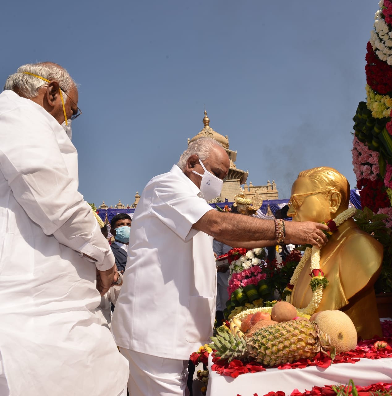 ಅಂಬೇಡ್ಕರ್ ಜಯಂತಿ: ಮುಖ್ಯಮಂತ್ರಿಯಿಂದ ಗೌರವ ನಮನ