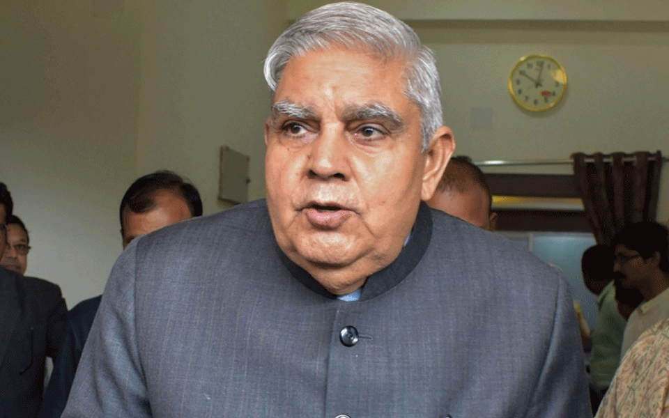 ಲಾಕ್‍ಡೌನ್ ಜಾರಿಗೆ ಅರೆಸೇನಾ ಪಡೆ ನಿಯೋಜಿಸಿ ಎಂದ ಪಶ್ಚಿಮ ಬಂಗಾಳ ರಾಜ್ಯಪಾಲರ ಟ್ವೀಟ್ ವಿವಾದದಲ್ಲಿ