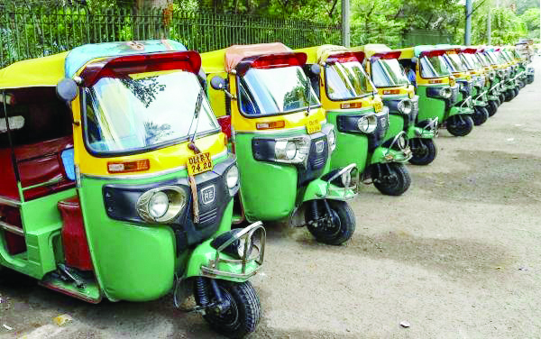 ದುಡಿಮೆಯಿಲ್ಲದೆ ಸಂಕಷ್ಟಕ್ಕೀಡಾದ ಆಟೊ ಚಾಲಕರು