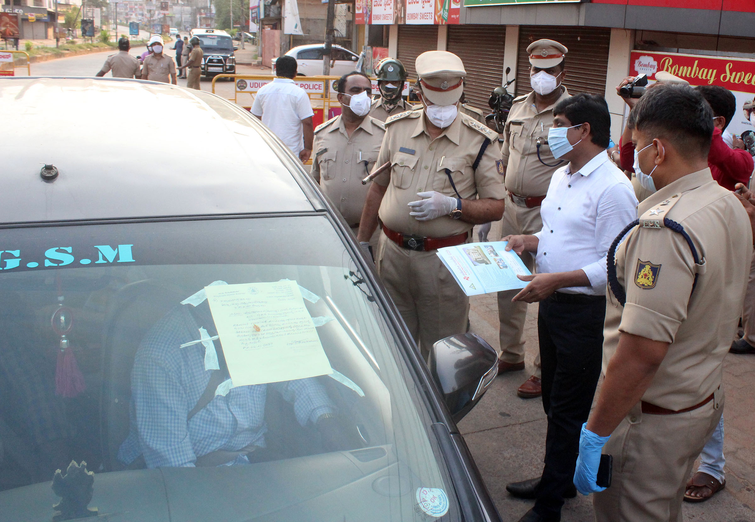 ಉಡುಪಿಯಲ್ಲಿ ದಿಢೀರ್ ಕಾರ್ಯಾಚರಣೆ: ಅನಾವಶ್ಯಕವಾಗಿ ತಿರುಗಾಡುತ್ತಿದ್ದ ಹಲವು ವಾಹನಗಳು ವಶಕ್ಕೆ