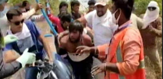 ನೈರ್ಮಲ್ಯ ಕಾರ್ಮಿಕರ ಮೇಲೆ ಕೊಡಲಿಯಿಂದ ದಾಳಿಗೈದ ಗುಂಪು