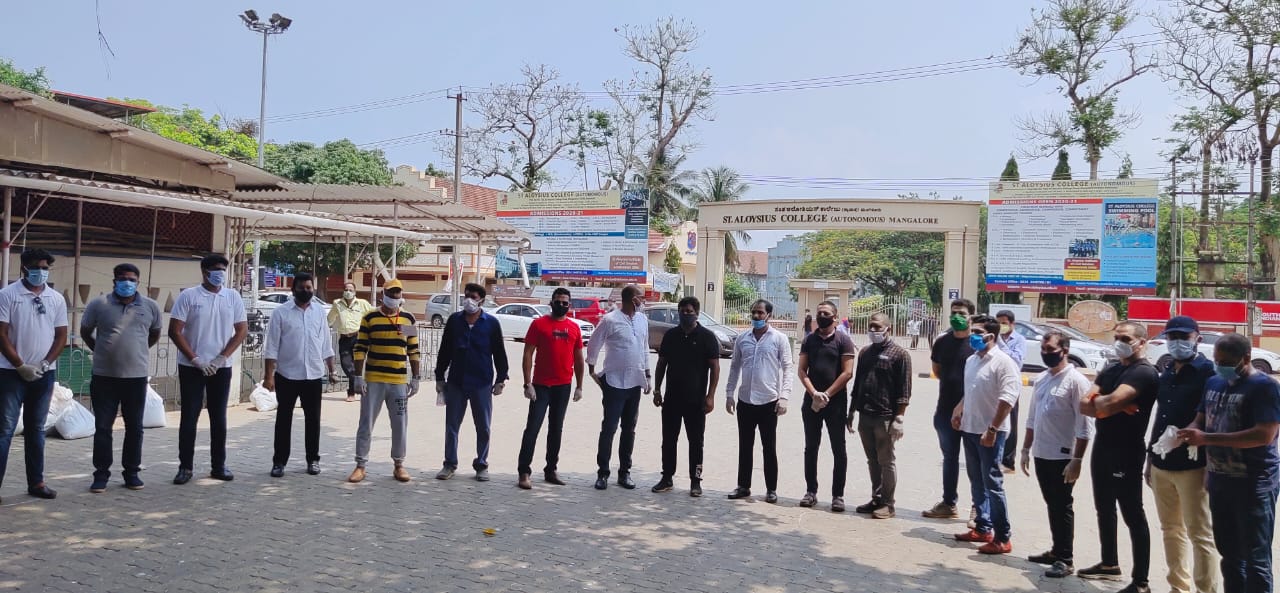 ಮಂಗಳೂರು: ಪೌರ ಕಾರ್ಮಿಕರ ಹಸಿವು ತಣಿಸಿದ ಬಿ ಹ್ಯೂಮನ್, ಅಲೋಶಿಯಸ್ ಹಳೆ ವಿದ್ಯಾರ್ಥಿಗಳು