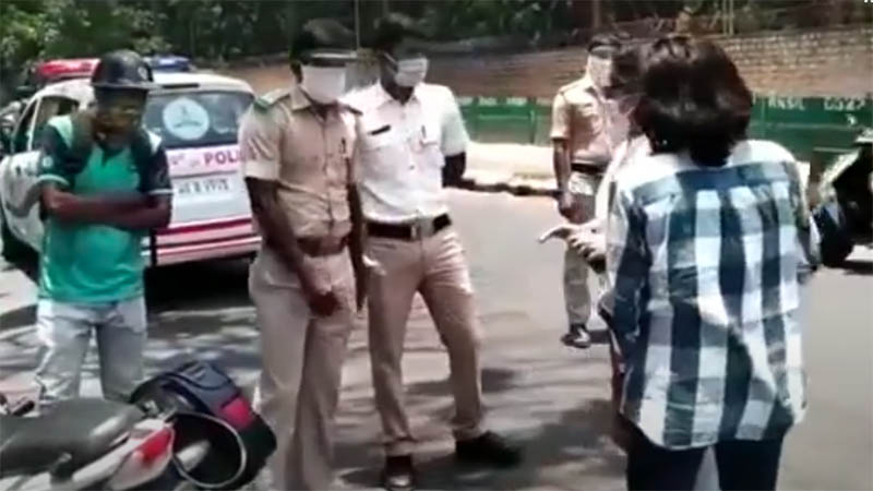 ಲಾಕ್​ಡೌನ್ ನಡುವೆ ಕುಡಿದ ಮತ್ತಿನಲ್ಲಿ ಪೊಲೀಸರ ಮೇಲೆಯೇ ಕಾರು ಹತ್ತಿಸಲು ಯತ್ನಿಸಿದ ಯುವತಿಯರು !