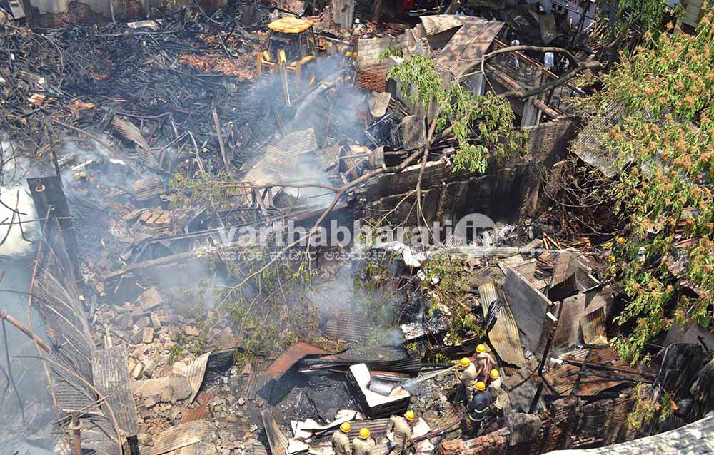 ಬೆಂಗಳೂರು: ಬಂಬೂ ಬಜಾರ್ ನಲ್ಲಿ ಅಗ್ನಿ ಆಕಸ್ಮಿಕ; 12 ಅಂಗಡಿಗಳು ಭಸ್ಮ