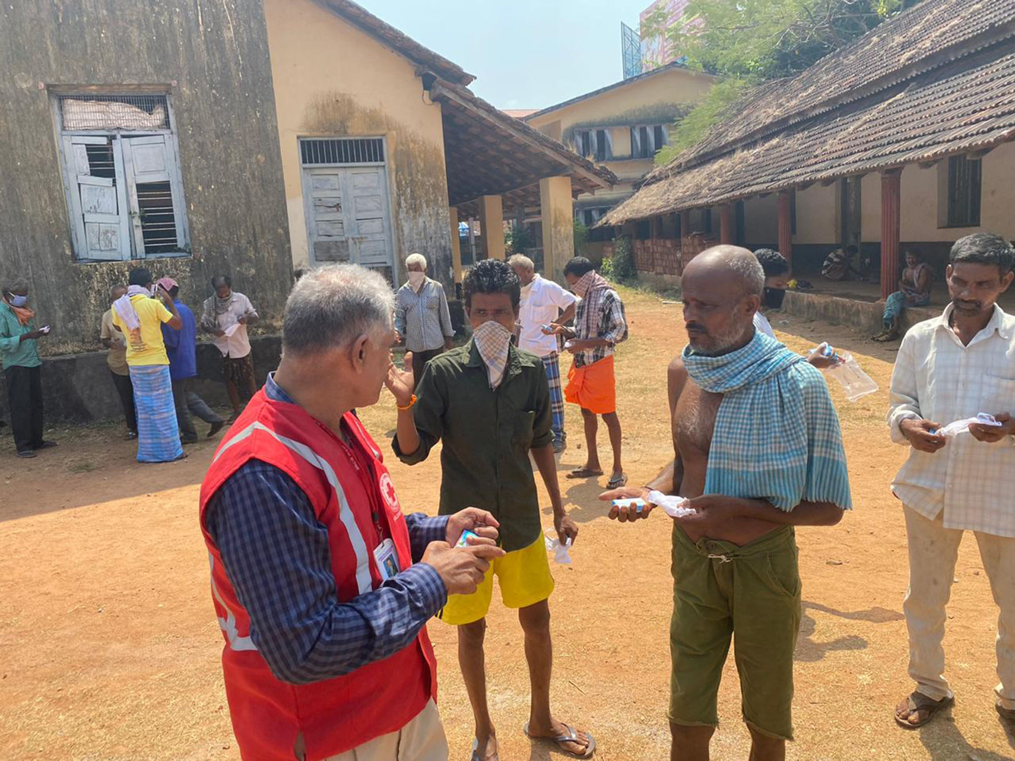 ಉಡುಪಿ: ಕೊರೋನ ಸೈನಿಕರಿಂದ ಕಾಲನಿಗಳಿಗೆ ಭೇಟಿ