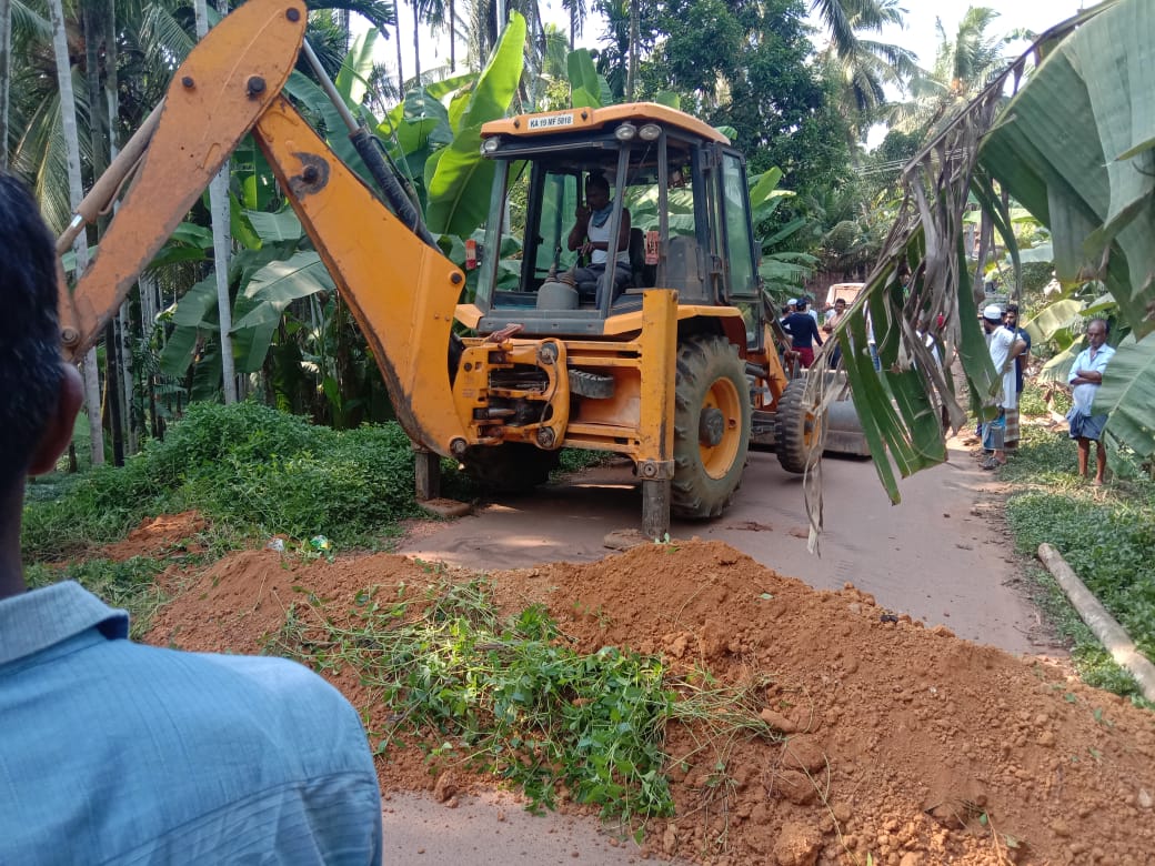 ಕೇರಳ ಸಂಪರ್ಕ ರಸ್ತೆಯನ್ನು ಮತ್ತೆ ಮುಚ್ಚಿಸಿ ಎಚ್ಚರಿಕೆ ನೀಡಿದ ಪೋಲಿಸರು