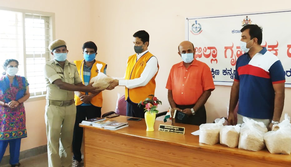 ಮಂಗಳೂ: ಗೃಹರಕ್ಷಕರಿಗೆ ಅಕ್ಕಿ ವಿತರಣೆ