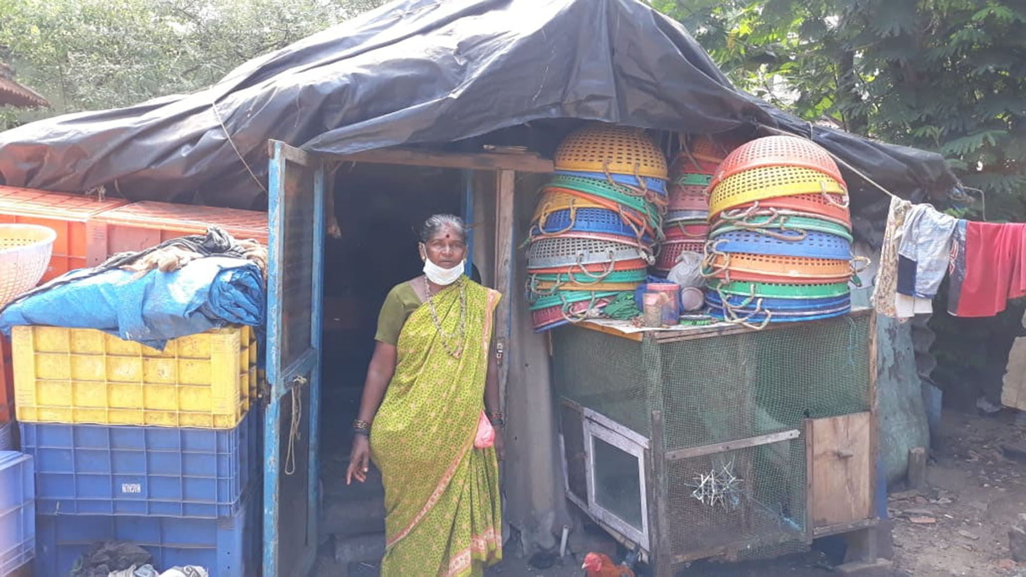 ಉಡುಪಿ: ತಾನೇ ಕಷ್ಟದಲ್ಲಿದ್ದರೂ 140 ಮನೆಗೆ ಅಕ್ಕಿ ಹಂಚಿದ ಶಾರದಕ್ಕ