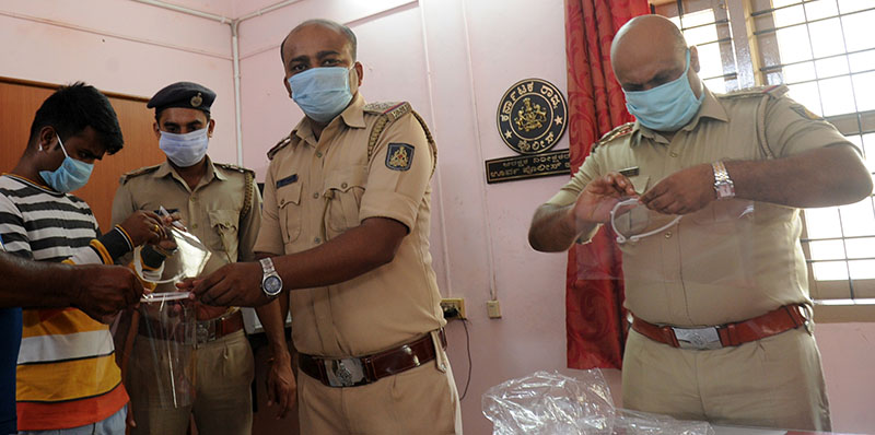 ಪತ್ರಕರ್ತರಿಗೆ ಮಾಸ್ಕ್ ವಿತರಣೆ