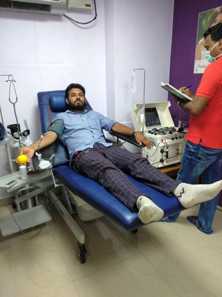 ಕೊರೋನ ಭೀತಿಯ ನಡುವೆಯೂ ಕಾಸರಗೋಡು ವೈದ್ಯರಿಗೆ ಜೀವರಕ್ಷಣೆಗಾಗಿ ರಕ್ತದಾನ ಮಾಡಿದ ಹಾಶೀರ್ ಪೇರಿಮಾರ್