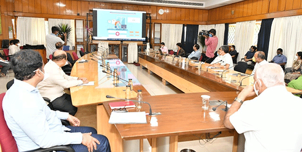 ಆಪ್ತಮಿತ್ರ ಮೊಬೈಲ್ ಆ್ಯಪ್, ಸಹಾಯವಾಣಿಗೆ ಸಿಎಂ ಚಾಲನೆ