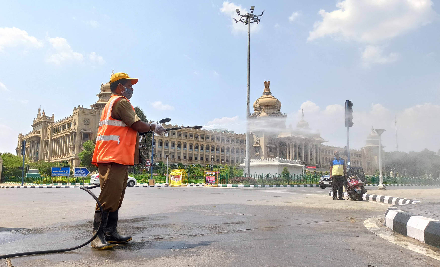 ರಾಜ್ಯದಲ್ಲಿ ನಾಳೆಯಿಂದ ಲಾಕ್‍ಡೌನ್ ಸಡಿಲಿಕೆ: ಯಾವುದಕ್ಕೆ ಅನುಮತಿ...? ಇಲ್ಲಿದೆ ಮಾಹಿತಿ