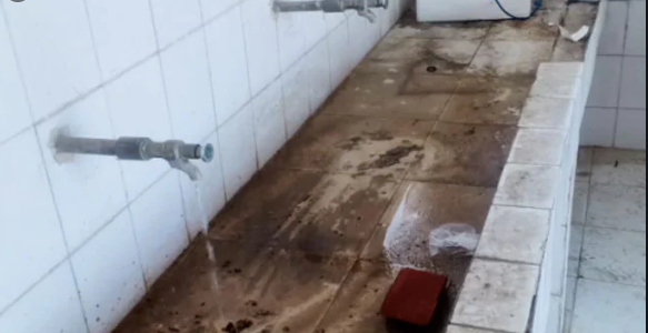 ಫ್ಯಾನ್, ಶೌಚಾಲಯವಿಲ್ಲ: ವಾಸ್ತವ್ಯ ಕಟ್ಟಡದ ಅಸಹನೀಯ ಪರಿಸ್ಥಿತಿ ಬಗ್ಗೆ ವೀಡಿಯೋ ಬಿಡುಗಡೆ ಮಾಡಿದ ವೈದ್ಯರು