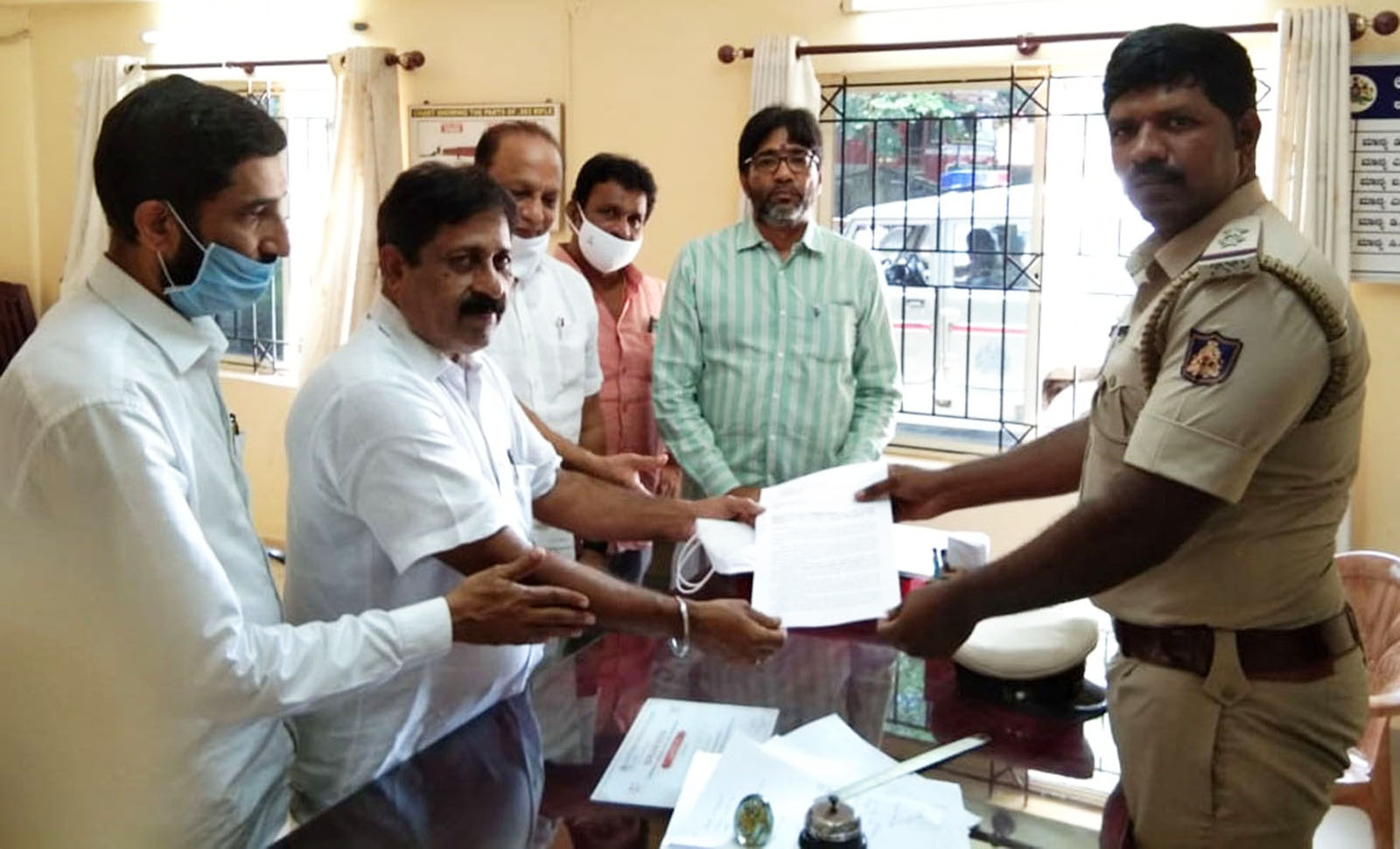 ಅರ್ನಾಬ್ ಗೋಸ್ವಾಮಿ ವಿರುದ್ಧ ಉಡುಪಿ ಜಿಲ್ಲಾ ಕಾಂಗ್ರೆಸ್ ನೇತೃತ್ವದಲ್ಲಿ ದೂರು