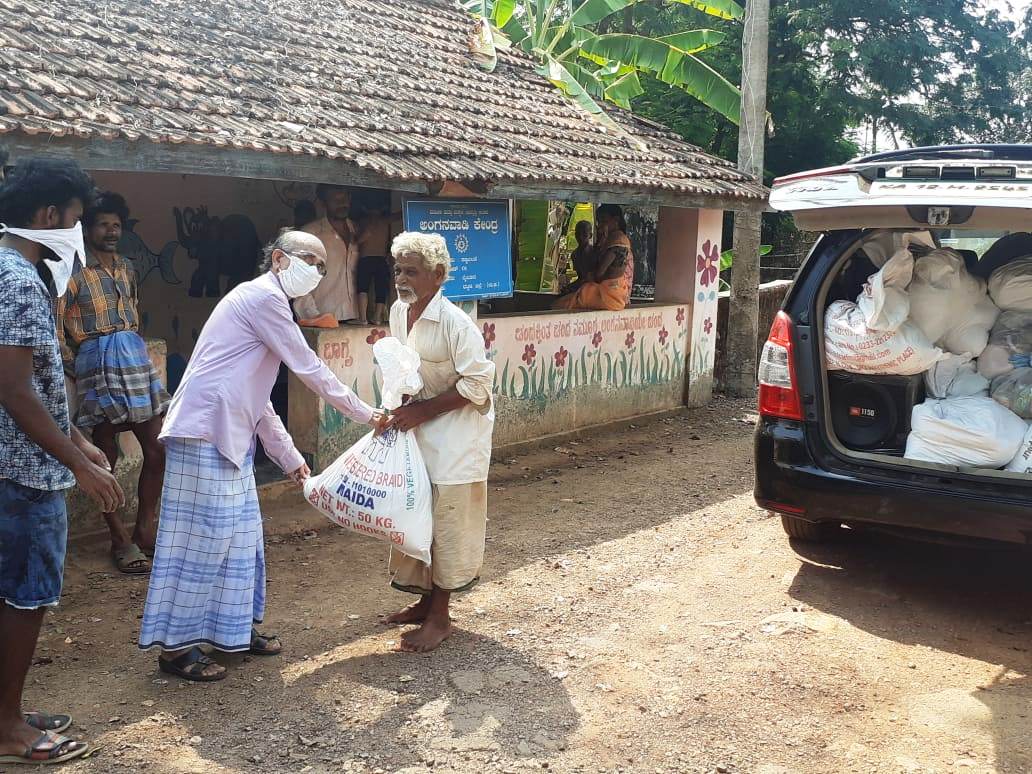 ಭಟ್ಕಳ: ಹ್ಯೂಮನ್ ವೆಲ್ಫೇರ್ ಟ್ರಸ್ಟ್ ವತಿಯಿಂದ ಆಹಾರ ಕಿಟ್ ವಿತರಣೆ