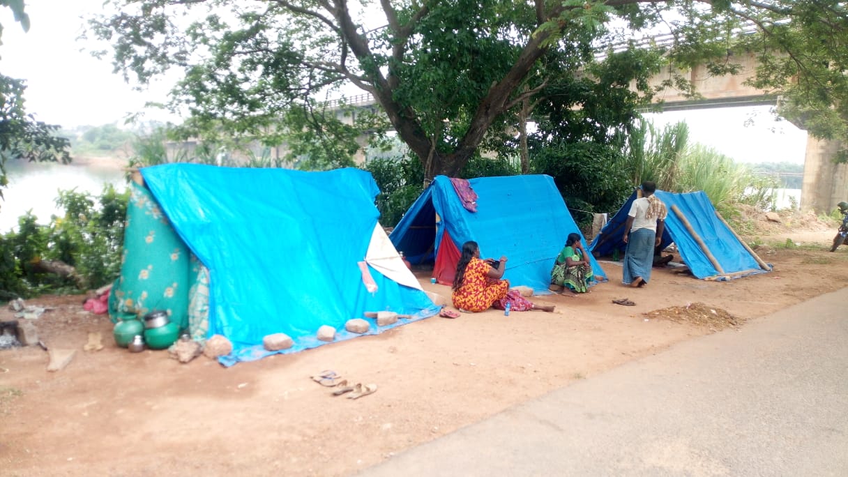 ಬಂಟ್ವಾಳ: ಸೇತುವೆ ಅಡಿಯಲ್ಲಿ ದಿನ ದೂಡುತ್ತಿರುವ ವಲಸೆ ಕಾರ್ಮಿಕರು