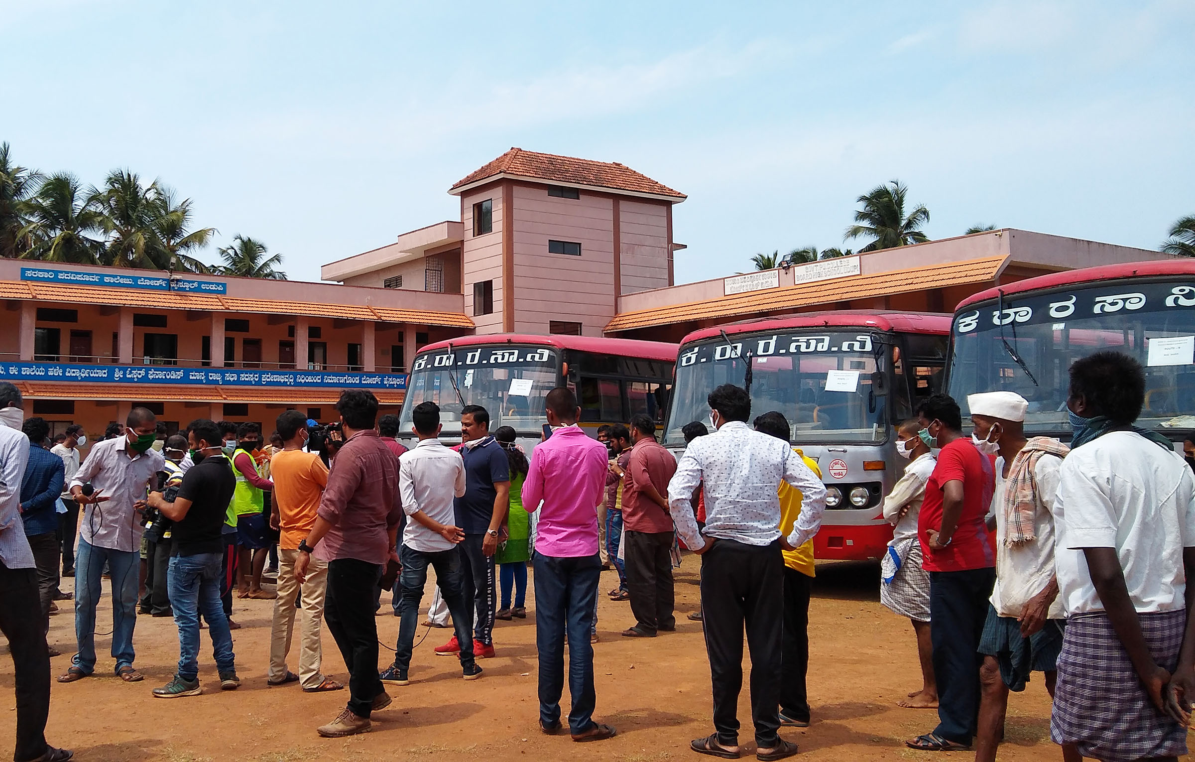 ಉಡುಪಿ ಜಿಲ್ಲೆಯಿಂದ ಊರಿಗೆ ತೆರಳಿದ 567 ವಲಸೆ ಕಾರ್ಮಿಕರು: 20 ಕೆಎಸ್‌ಆರ್‌ಟಿಸಿ ಬಸ್‌ಗಳ ವ್ಯವಸ್ಥೆ