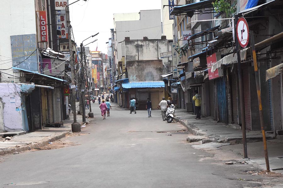 ಲಾಕ್​ಡೌನ್ ನಿಂದ ಕಂಗಾಲಾದ ಭಿಕ್ಷುಕರು: ಊಟ, ನೀರಿಗೂ ಪರದಾಟ !