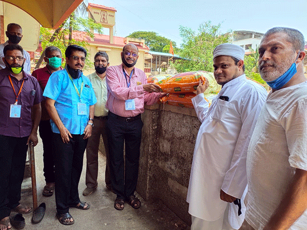 ಲಾಕ್ ಡೌನ್ ಸಂಕಷ್ಟಕ್ಕೆ ಸಿಲುಕಿರುವವರಿಗೆ ದಿನನಿತ್ಯ ಅನ್ನ ಬಡಿಸುತ್ತಿರುವ ವಿಠಲ್‌ ಕುಡ್ವ
