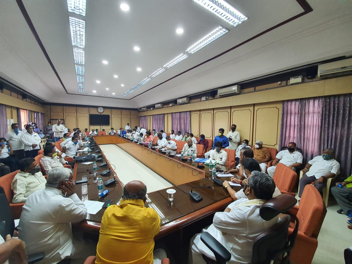 ಶ್ರಮಿಕ ವರ್ಗದವರಿಗಾಗಿ ವಿಶೇಷ ಪ್ಯಾಕೇಜ್ ಘೋಷಣೆ ಮಾಡಿ: ಸರ್ಕಾರಕ್ಕೆ ಸಿದ್ದರಾಮಯ್ಯ ಒತ್ತಾಯ