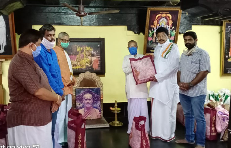 ಕಾಂಗ್ರೆಸ್ ಕಾರ್ಯಾಪಡೆಗೆ ಉಡುಪಿಯ ಮಠಗಳಿಂದ ನೆರವು